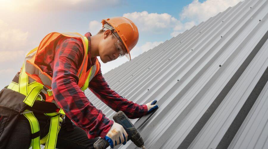 Professional gutter cleaning in Cisne, IL